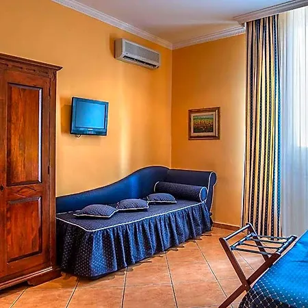 Caracciolo Hotel