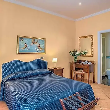 Hotel Caracciolo 3*