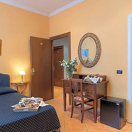 Hotel Caracciolo 3*