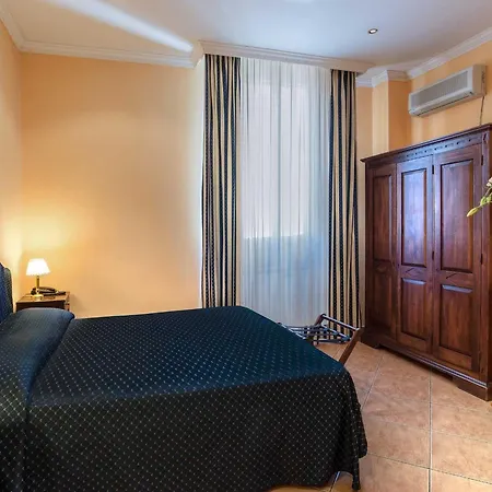 Hotel Caracciolo 3*